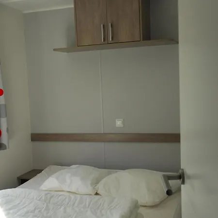 Mobil-home Avec Animaux - 2 Pers. - Api-1-52-2971 * Estaing (Hautes-Pyrenees)